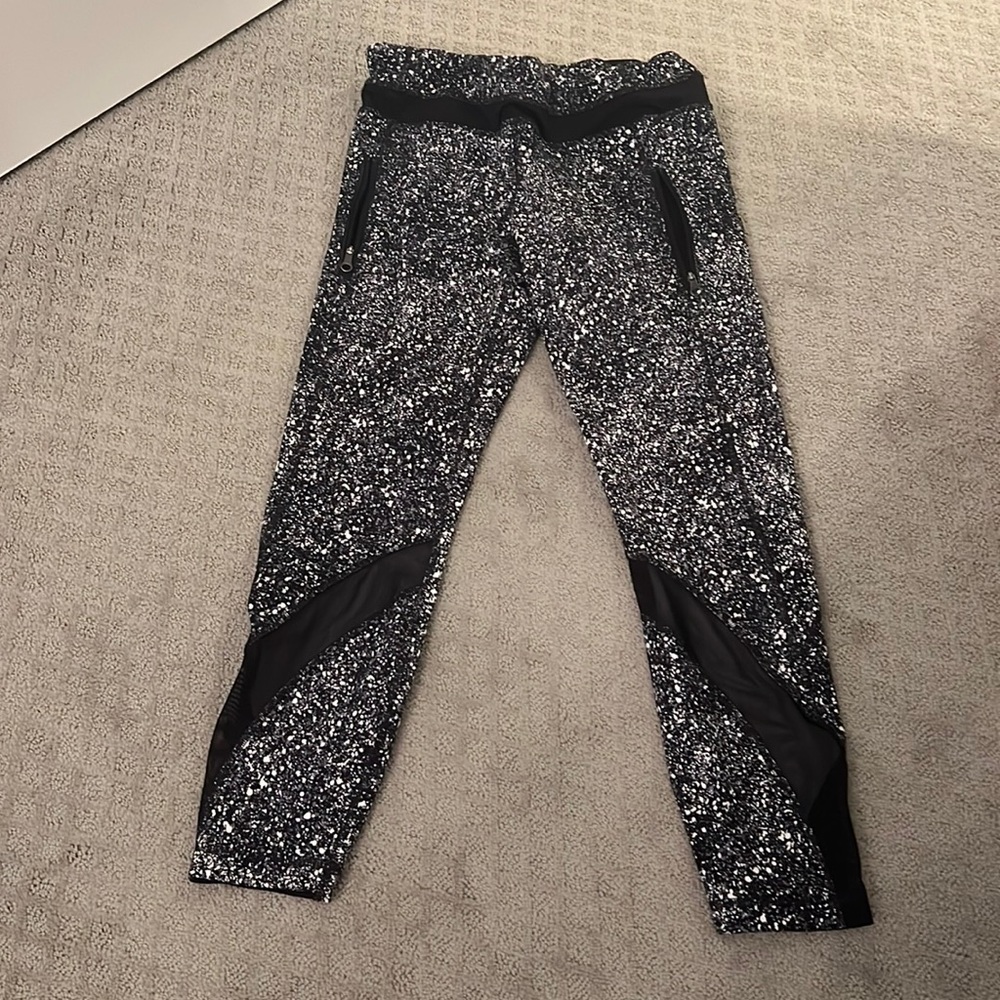 Lululemon black and white leggings size 8